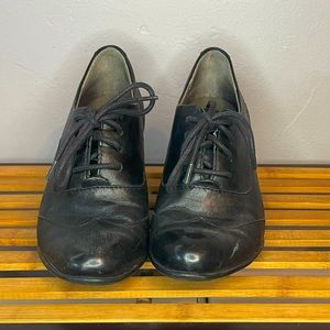 LIGHTLY WORN vintage style heeled oxfords